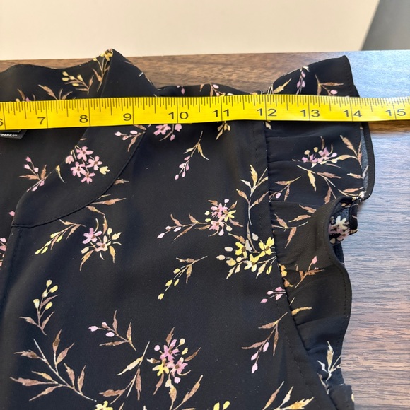 RW&CO. Black Floral Blouse with Ruffle Sleeves S - Picture 7 of 9